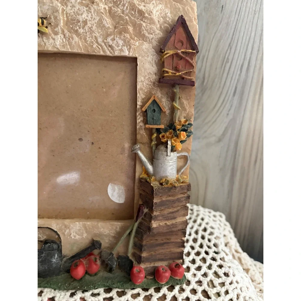 Rustic Garden Birdhouse Resin Picture Frame 3D Watering Can Bumblebee 5x7